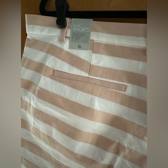 Gap shorts, horizontal striped, NWT, size 16. - Picture 5 of 6